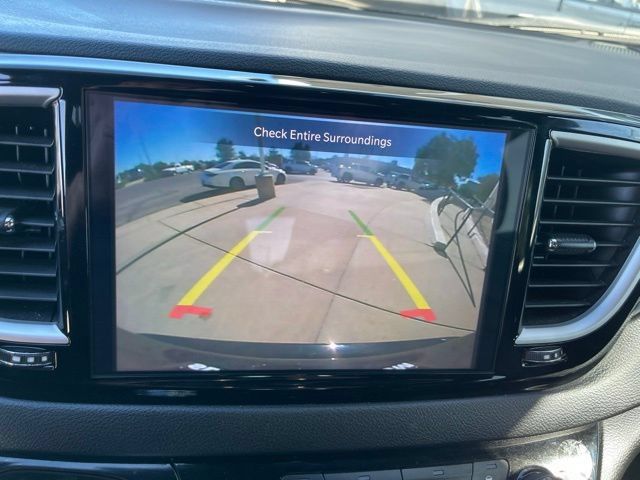 Used 2025 Chrysler Pacifica Select FWD image 10