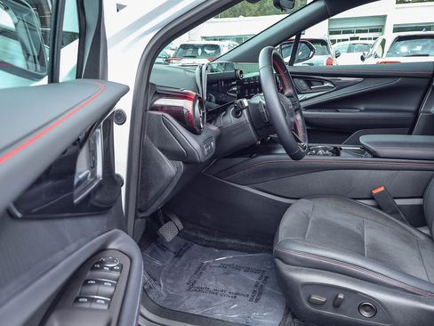 Used 2024 Chevrolet Blazer EV RS AWD/4WD image 2