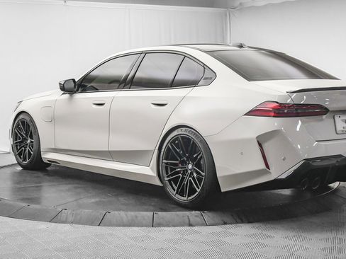 Used 2025 BMW M5 w/ Carbon Package image 5