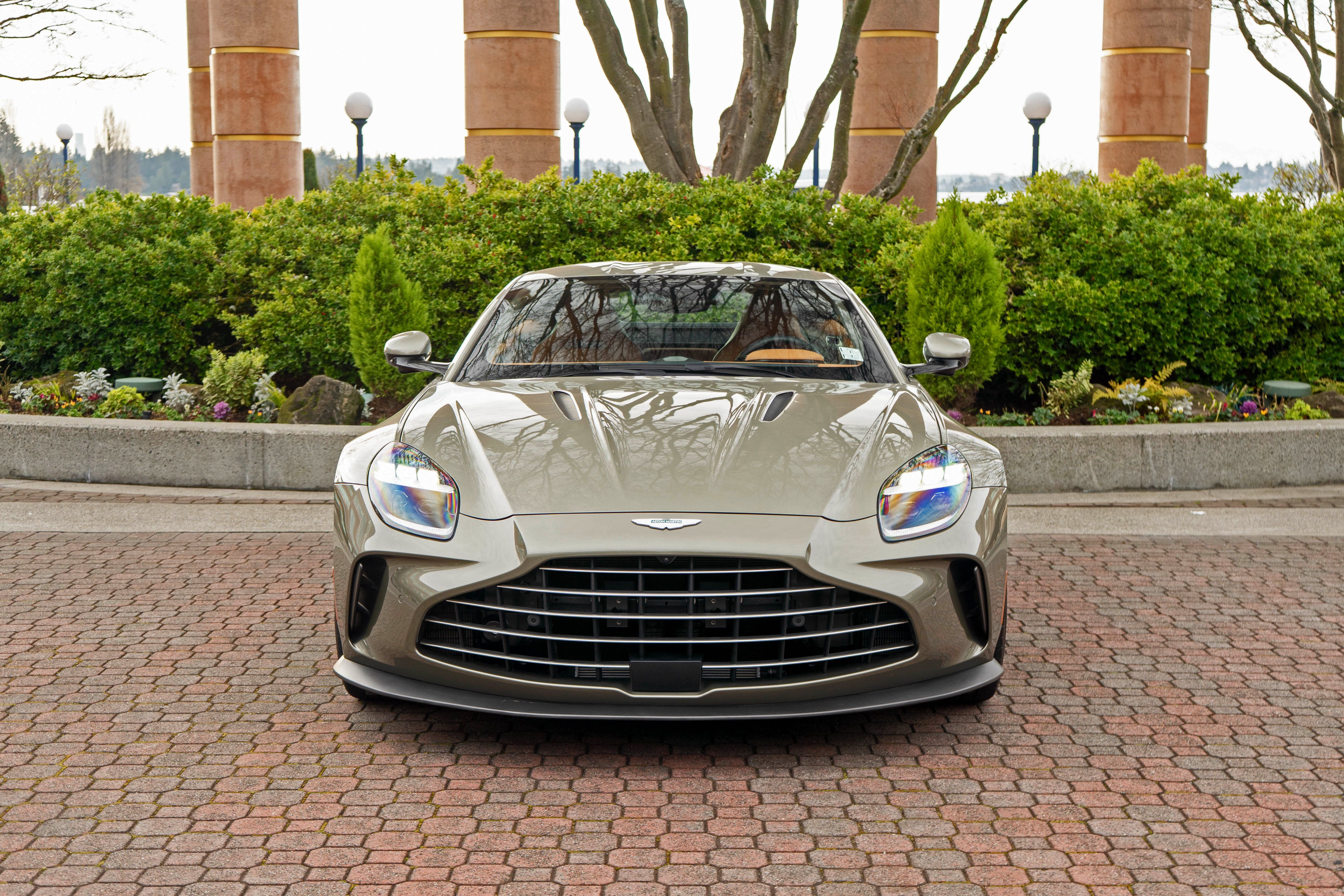 Used 2025 Aston Martin V8 Vantage Coupe RWD image 6