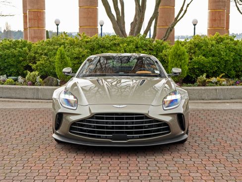 Used 2025 Aston Martin V8 Vantage Coupe image 6