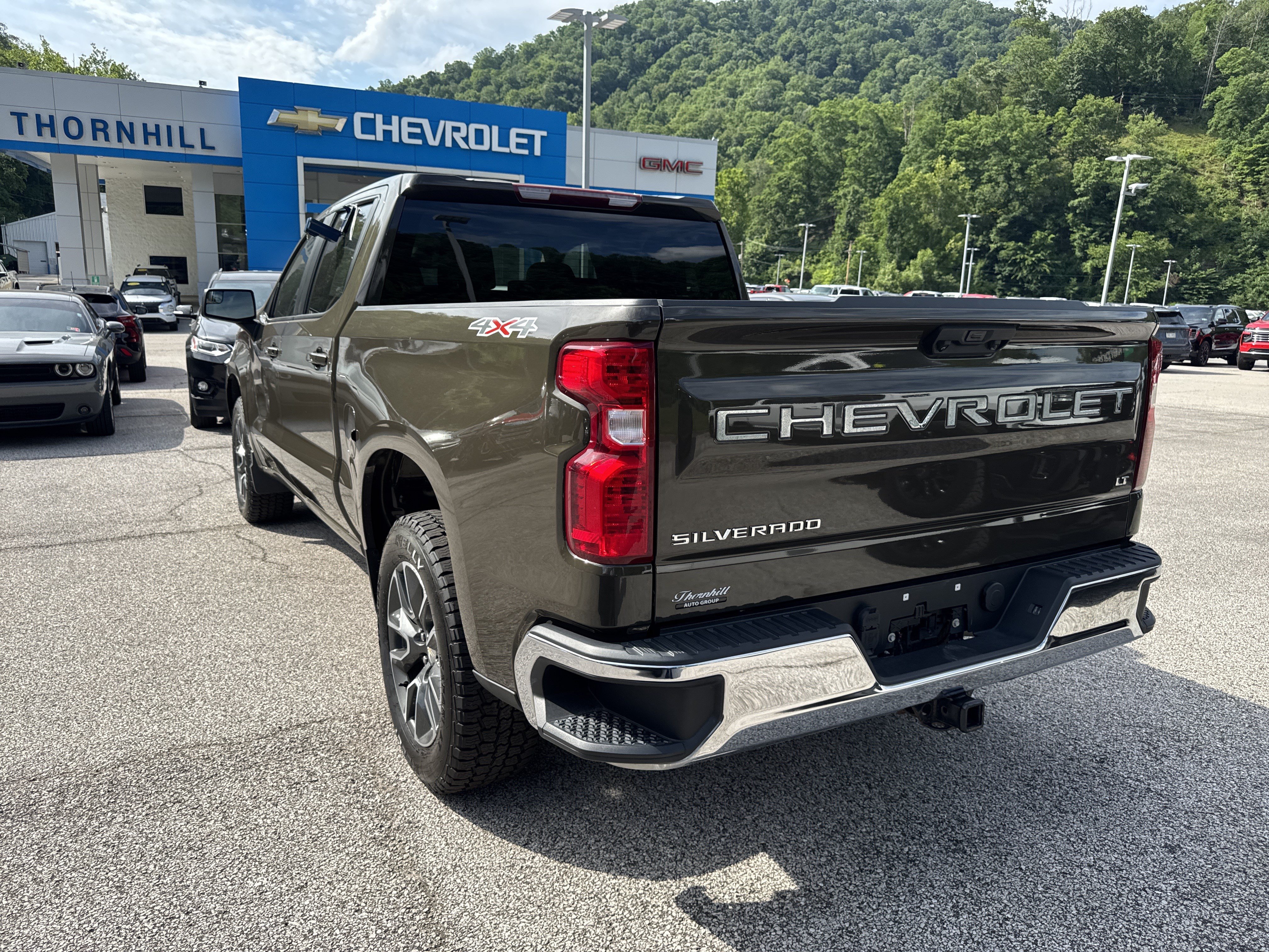Used 2023 Chevrolet Silverado 1500 LT AWD/4WD image 8