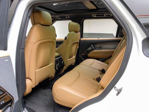 Used 2024 Land Rover Range Rover Sport SE image 40