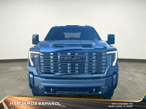 Used 2025 GMC Sierra 2500 Denali image 9