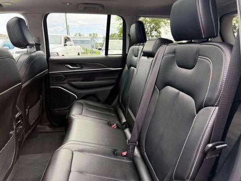 Used 2023 Jeep Grand Cherokee 4WD 4xe image 13