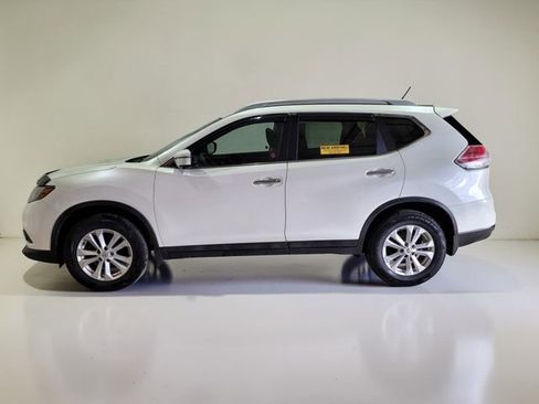 Used 2016 Nissan Rogue SV image 16