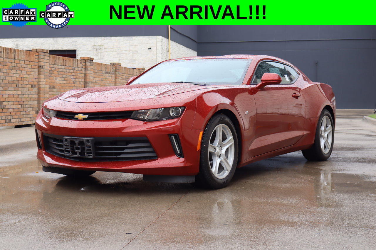 Used 2016 Chevrolet Camaro LT RWD image 1