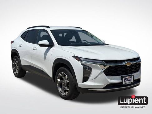 Used 2024 Chevrolet Trax LT w/ LT Convenience Package FWD image 1