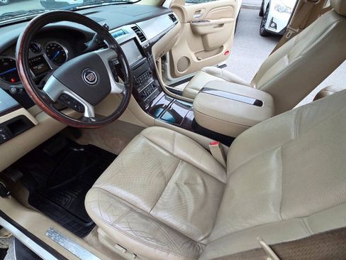 Used 2010 Cadillac Escalade ESV Luxury AWD/4WD image 27