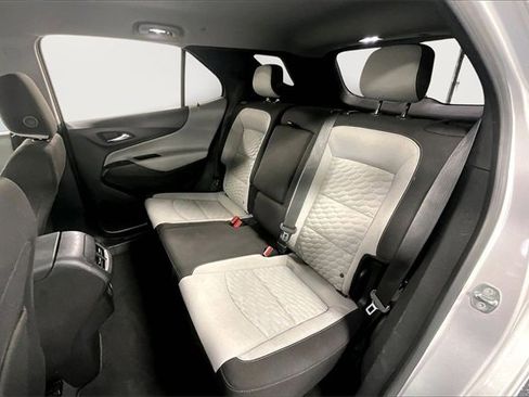 Used 2018 Chevrolet Equinox LS image 21