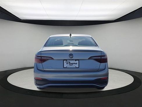 Used 2024 Volkswagen Jetta SE image 6