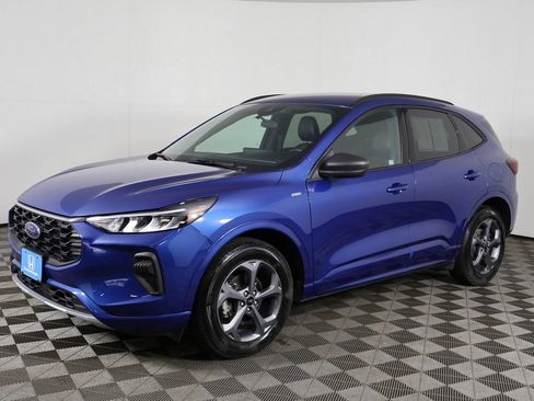 Used 2023 Ford Escape ST-Line w/ Tech Pack #1 AWD/4WD image 8