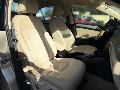 Used 2013 Volkswagen Jetta SE image 22