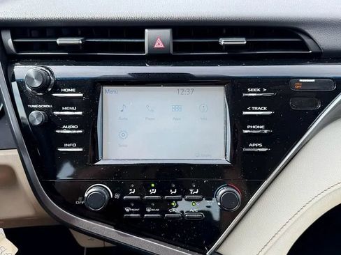 Used 2018 Toyota Camry LE image 16