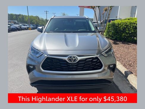 Used 2025 Toyota Highlander XLE image 1