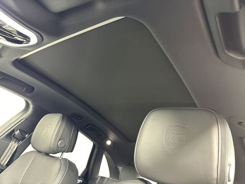 Certified 2025 Porsche Macan image 16