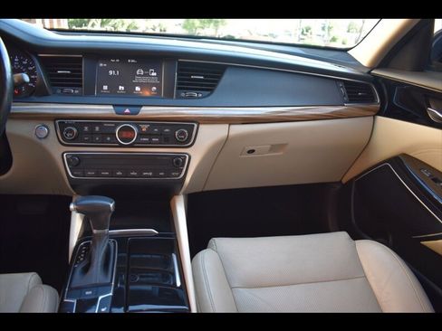 Used 2017 Kia Cadenza Premium FWD image 30