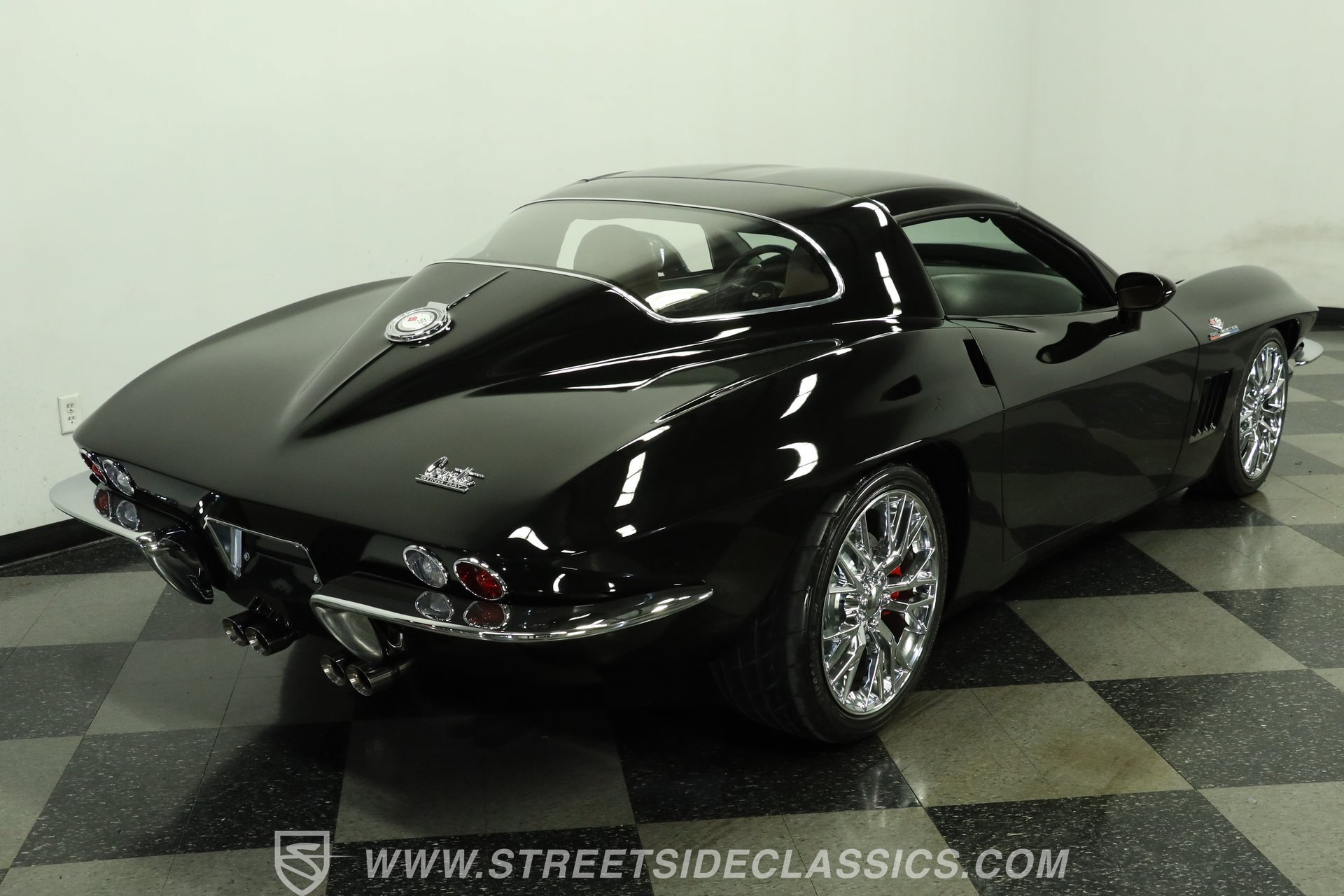 Used 2005 Chevrolet Corvette Coupe w/ Preferred Equipment Group RWD image 11