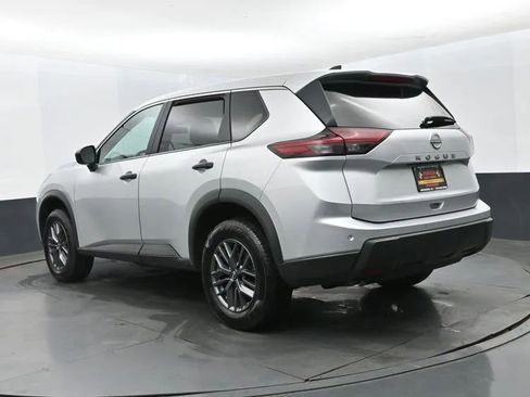Used 2024 Nissan Rogue S FWD image 9