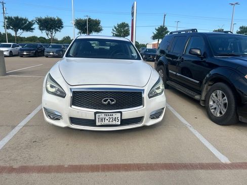 Used 2015 INFINITI Q70 3.7 AWD/4WD image 2