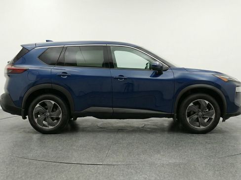 Used 2025 Nissan Rogue SV FWD image 11