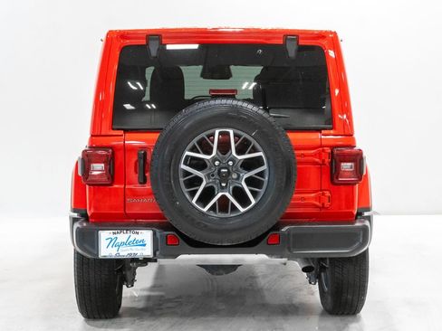 Used 2025 Jeep Wrangler Unlimited Sahara AWD/4WD image 26