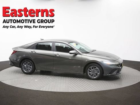 Used 2024 Hyundai Elantra SEL FWD image 45