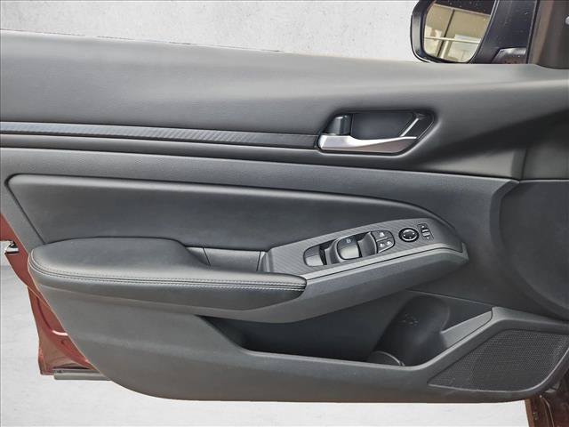 Used 2025 Nissan Altima 2.5 SV FWD image 9