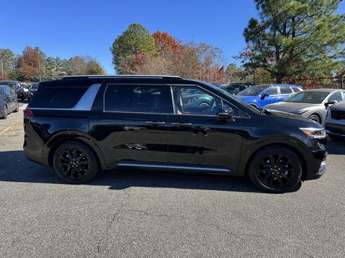 Certified 2024 Kia Carnival SX image 8