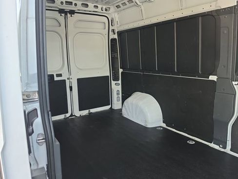 Used 2024 RAM ProMaster 2500 w/ Convenience Group FWD image 8