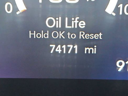 Used 2023 Chrysler Pacifica Touring-L FWD image 10