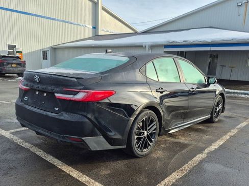 Used 2025 Toyota Camry SE w/ Convenience Package image 5