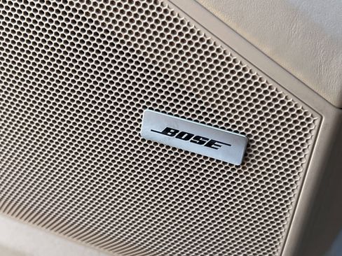 Certified 2022 Porsche Cayenne Platinum Edition image 31