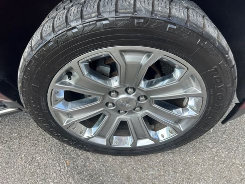 Used 2017 GMC Yukon XL SLT AWD/4WD image 5