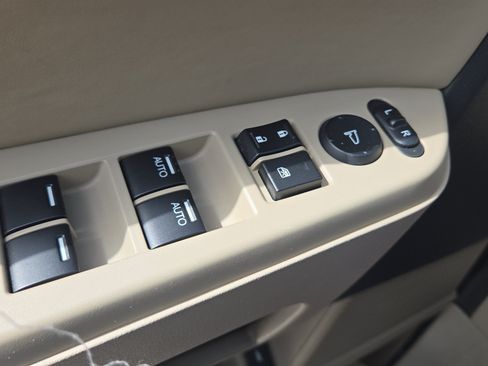 Used 2010 Honda Pilot Touring image 34
