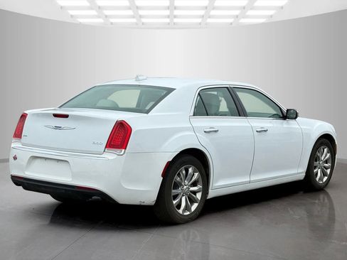 Used 2018 Chrysler 300 Limited image 3