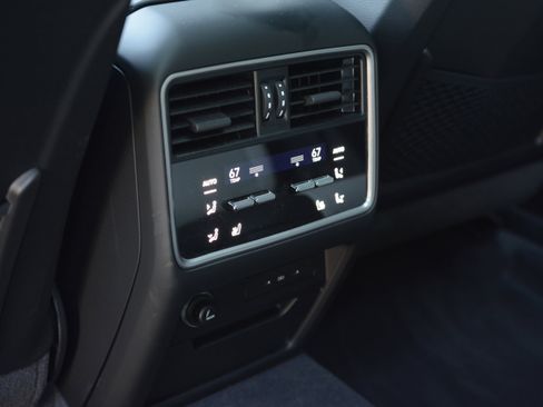 Certified 2024 Porsche Cayenne GTS AWD/4WD image 34