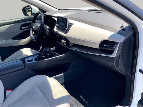 Used 2025 Nissan Rogue SV AWD/4WD image 18