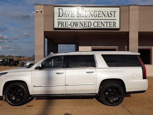 Used 2019 Cadillac Escalade ESV Platinum image 2