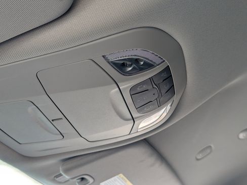 Used 2024 Chrysler Pacifica Touring-L image 32