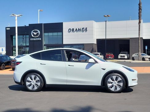 Used 2024 Tesla Model Y Long Range AWD/4WD image 30