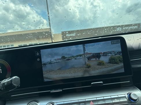 Used 2025 Hyundai Kona SEL AWD/4WD image 46
