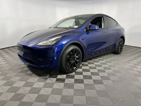 Used 2023 Tesla Model Y Long Range image 3