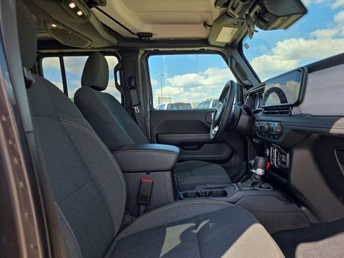 Used 2025 Jeep Wrangler Unlimited Sahara AWD/4WD image 14