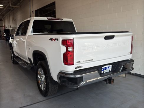 Used 2021 Chevrolet Silverado 2500 LT w/ Fleet Comfort Package AWD/4WD image 3