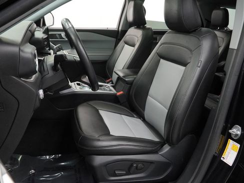 Used 2022 Ford Explorer XLT w/ Equipment Group 202A image 19