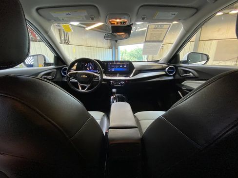 Used 2025 Chevrolet Trax LT FWD image 18