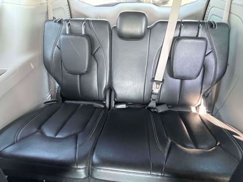 Used 2022 Chrysler Pacifica Touring-L w/ Uconnect Theater Family Group FWD image 16