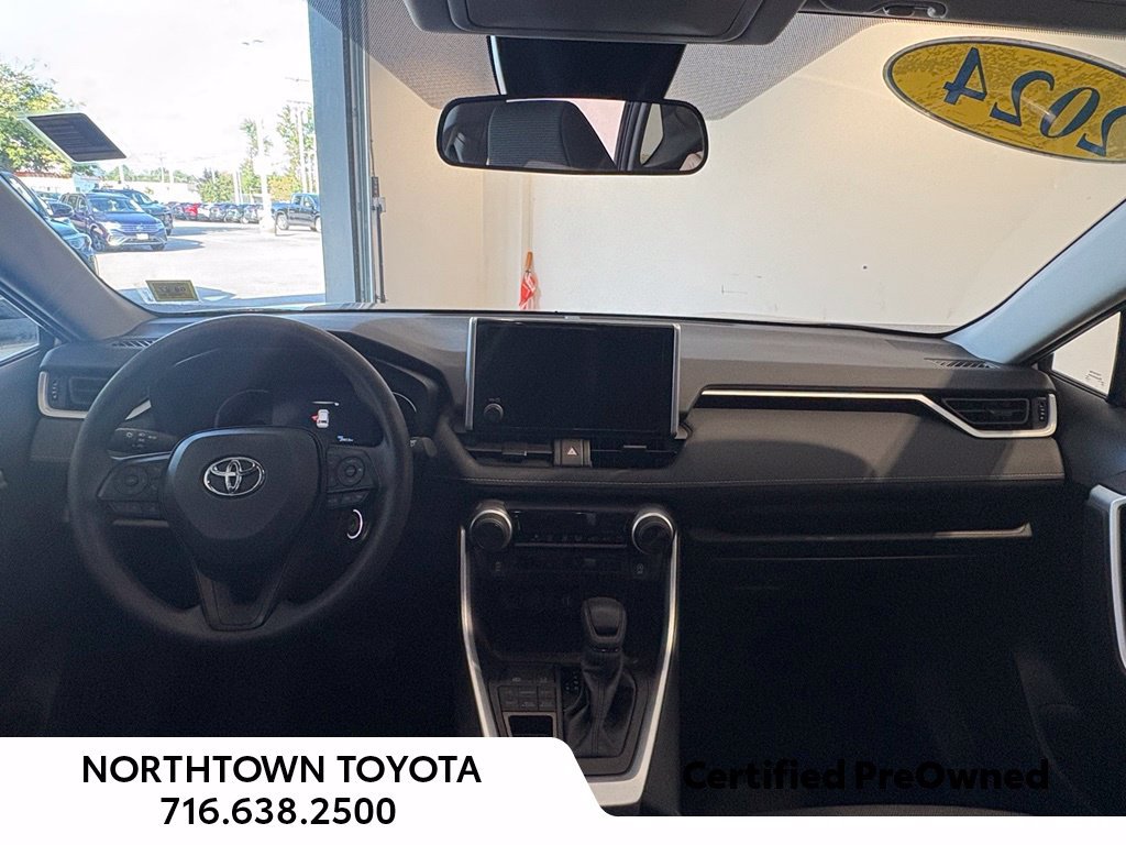 Used 2024 Toyota RAV4 LE AWD/4WD image 17