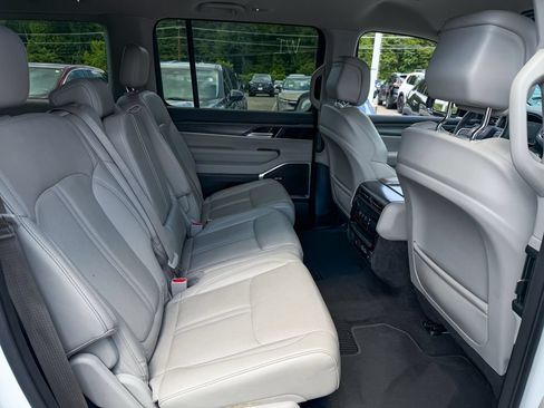 Used 2024 Jeep Wagoneer L Series III w/ Flexible Seating Group AWD/4WD image 23